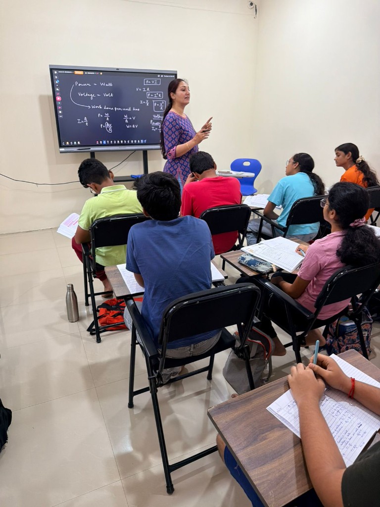 Catalyst Classes faculty teaching IIT JEE and NEET students in a classroom, Hyderabad